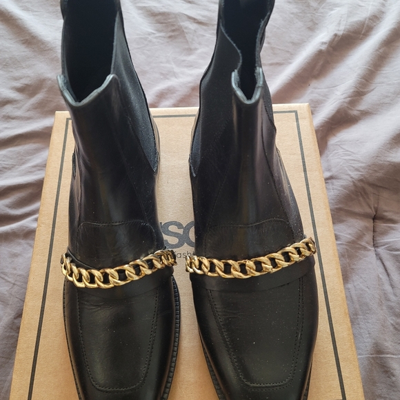 ASOS Black Ankle Boots with Gold Chain Detail – Women’s Size 10 - Picture 3 of 3